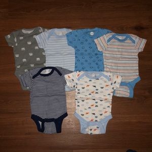 Newborn bodysuit set